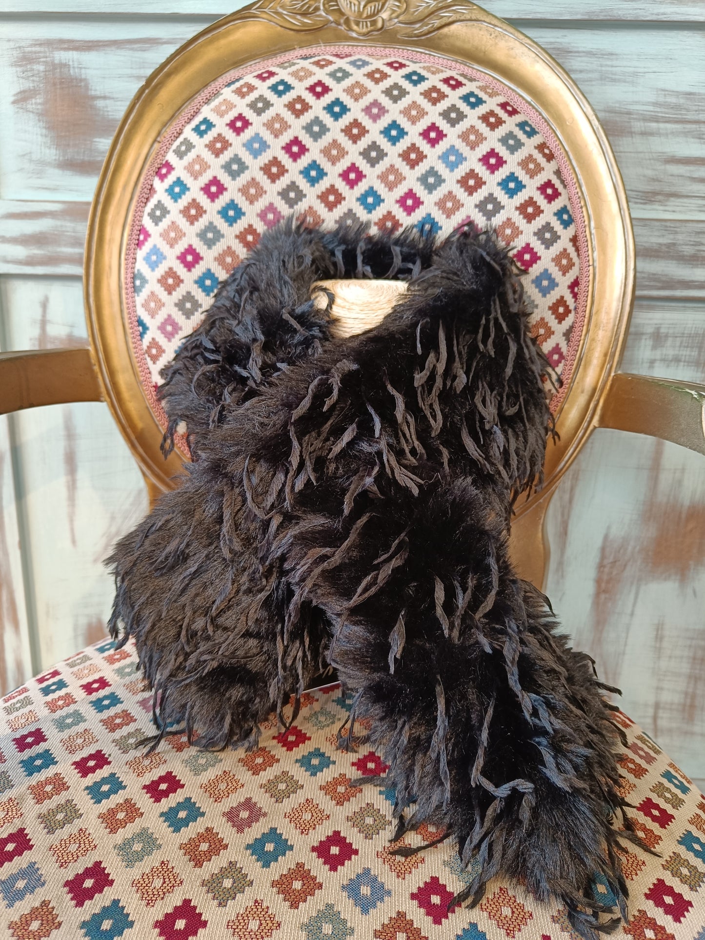 Cuello De Pelo Negro