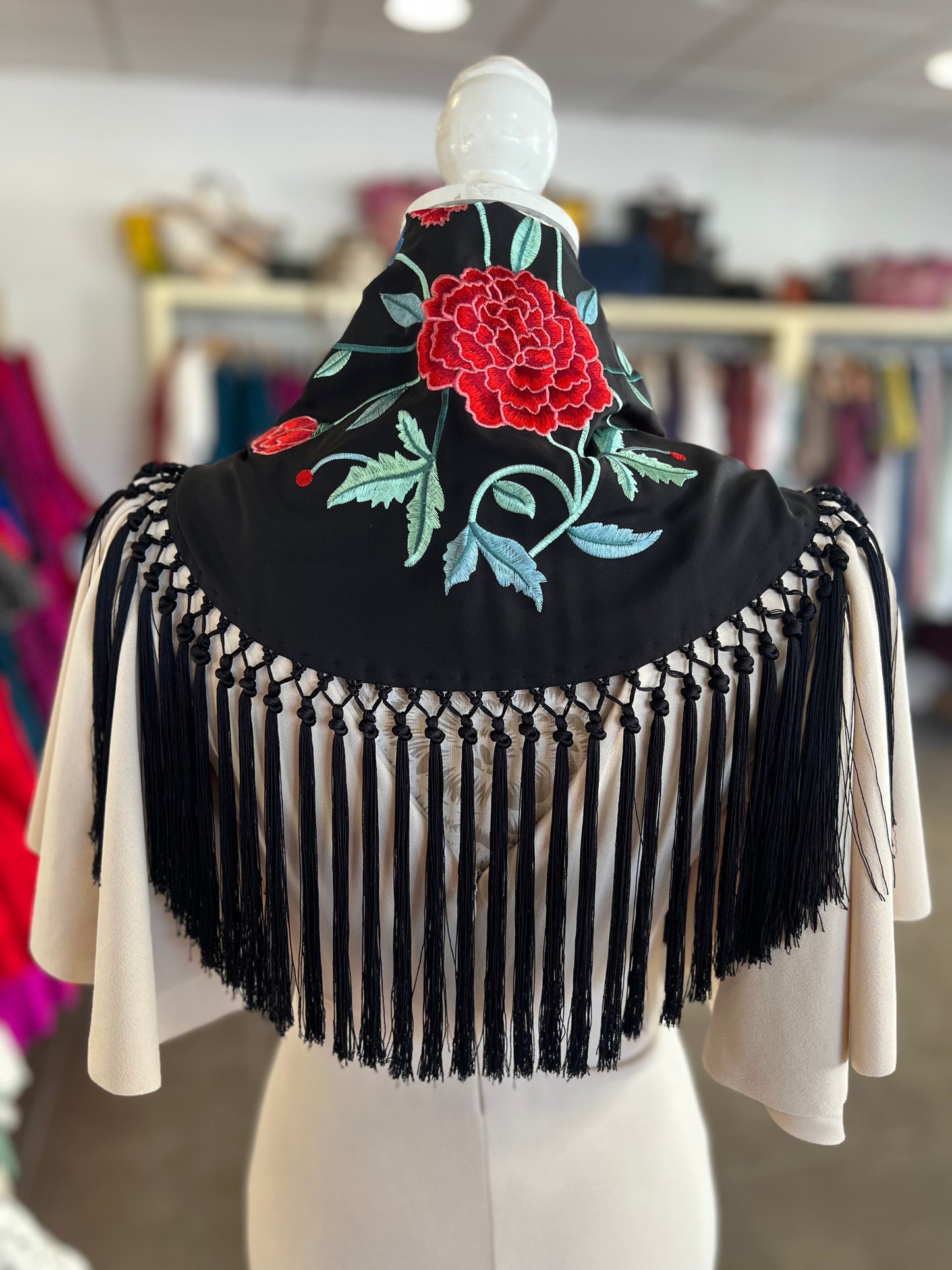 Mantón Clavel Negro