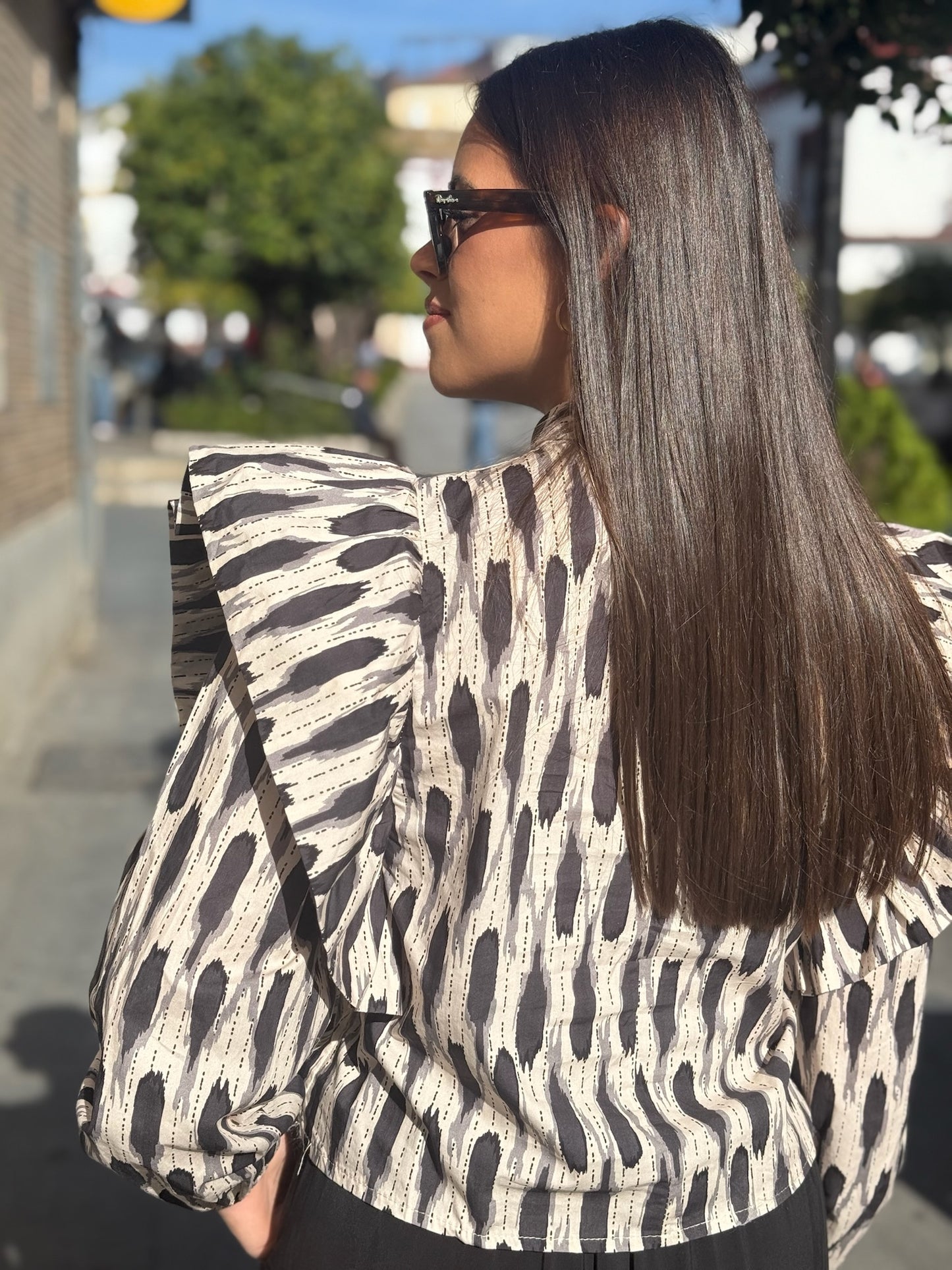 Blusa Victoria Beige y Negra