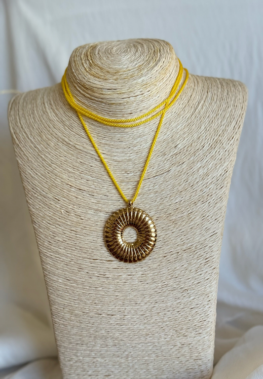 Collar Cuerda Amarilla