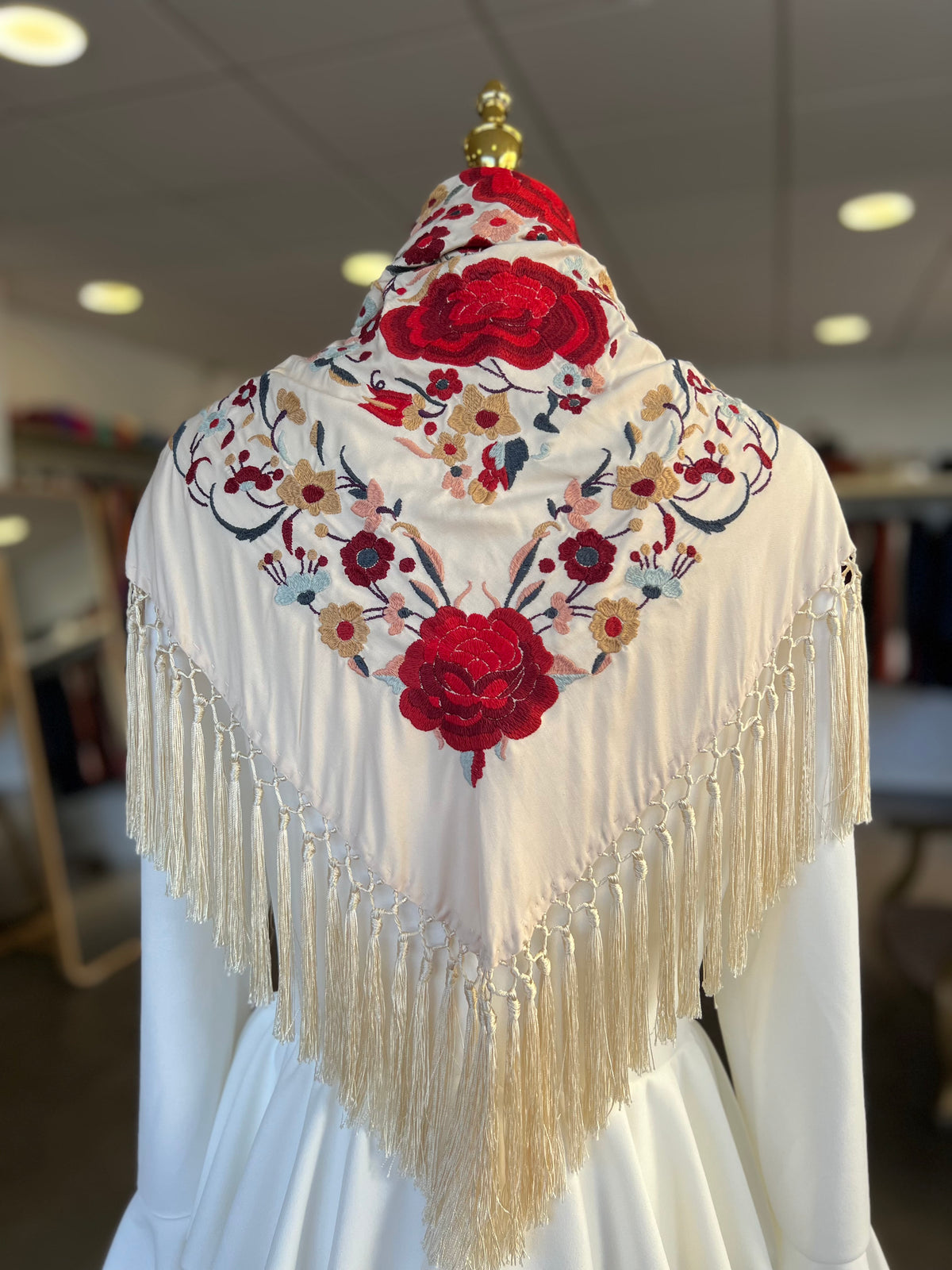 Mantón Cantillana Beige y Rojo