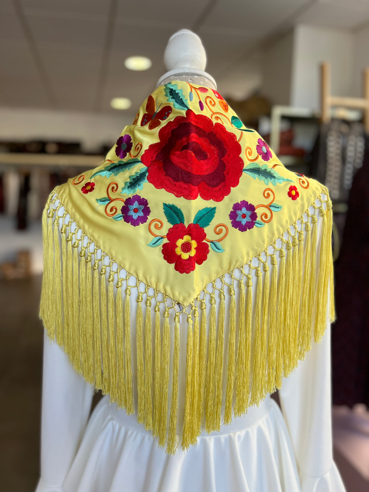 Mantón Celia Amarillo