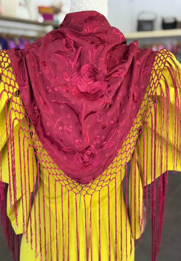 Manton bordado burdeos