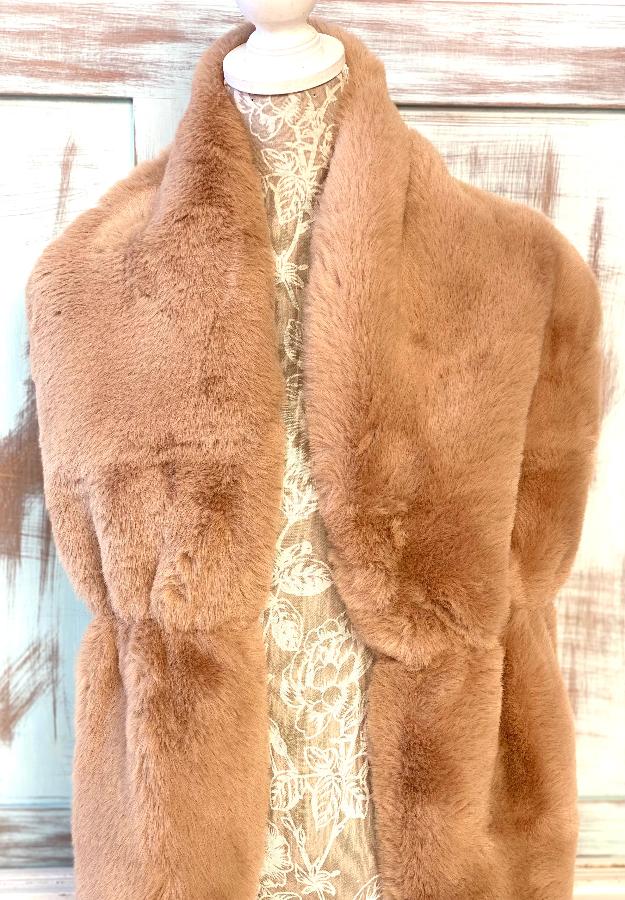Estola Peluche Beige Suave y Elegante para Mujer