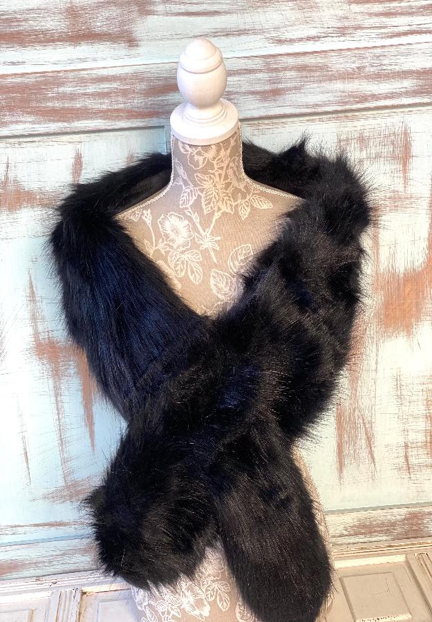 Estola Pelo Sintético Negro Para Moda Y Estilo Elegante