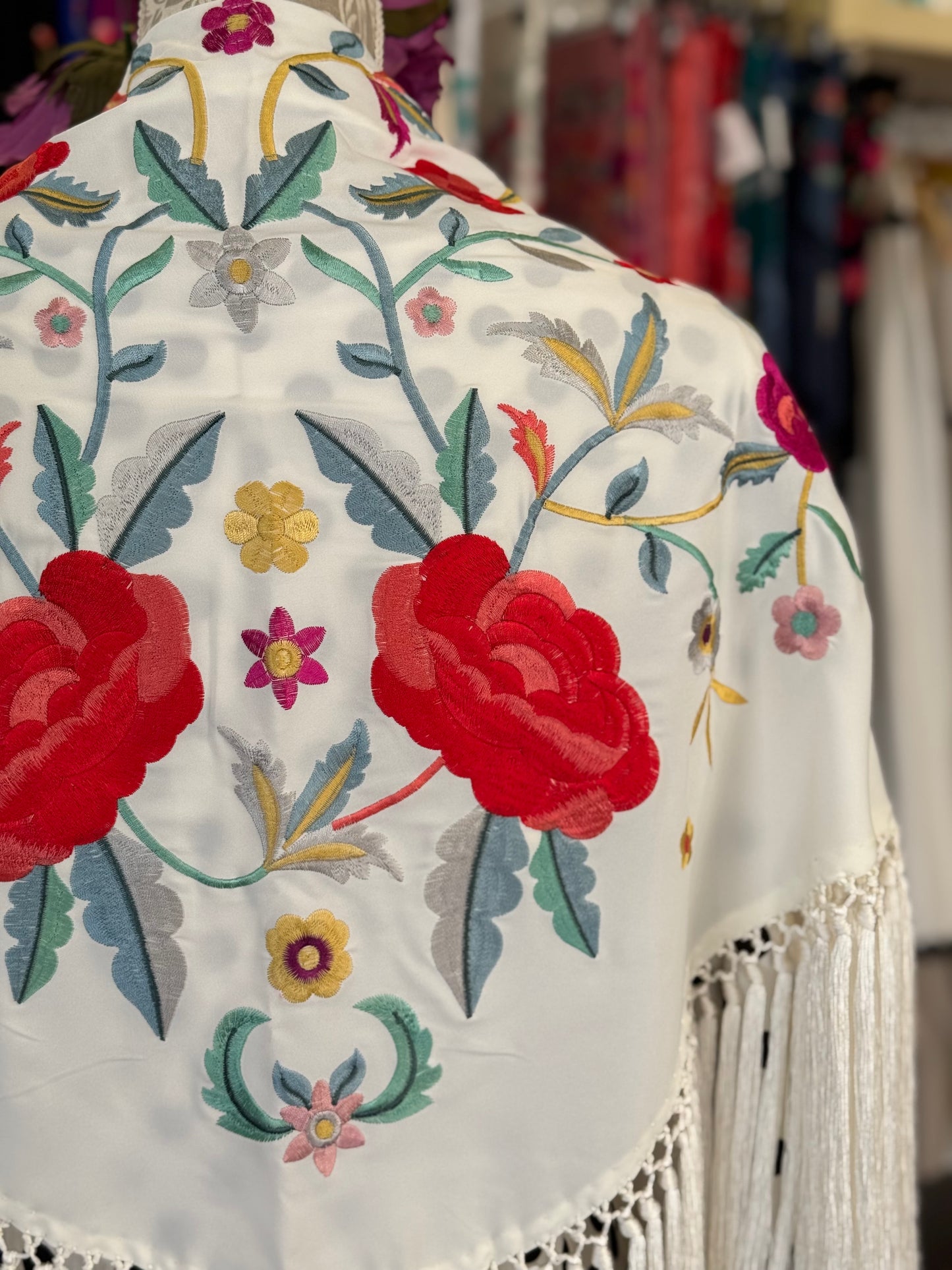 Manton Pepa blanco roto