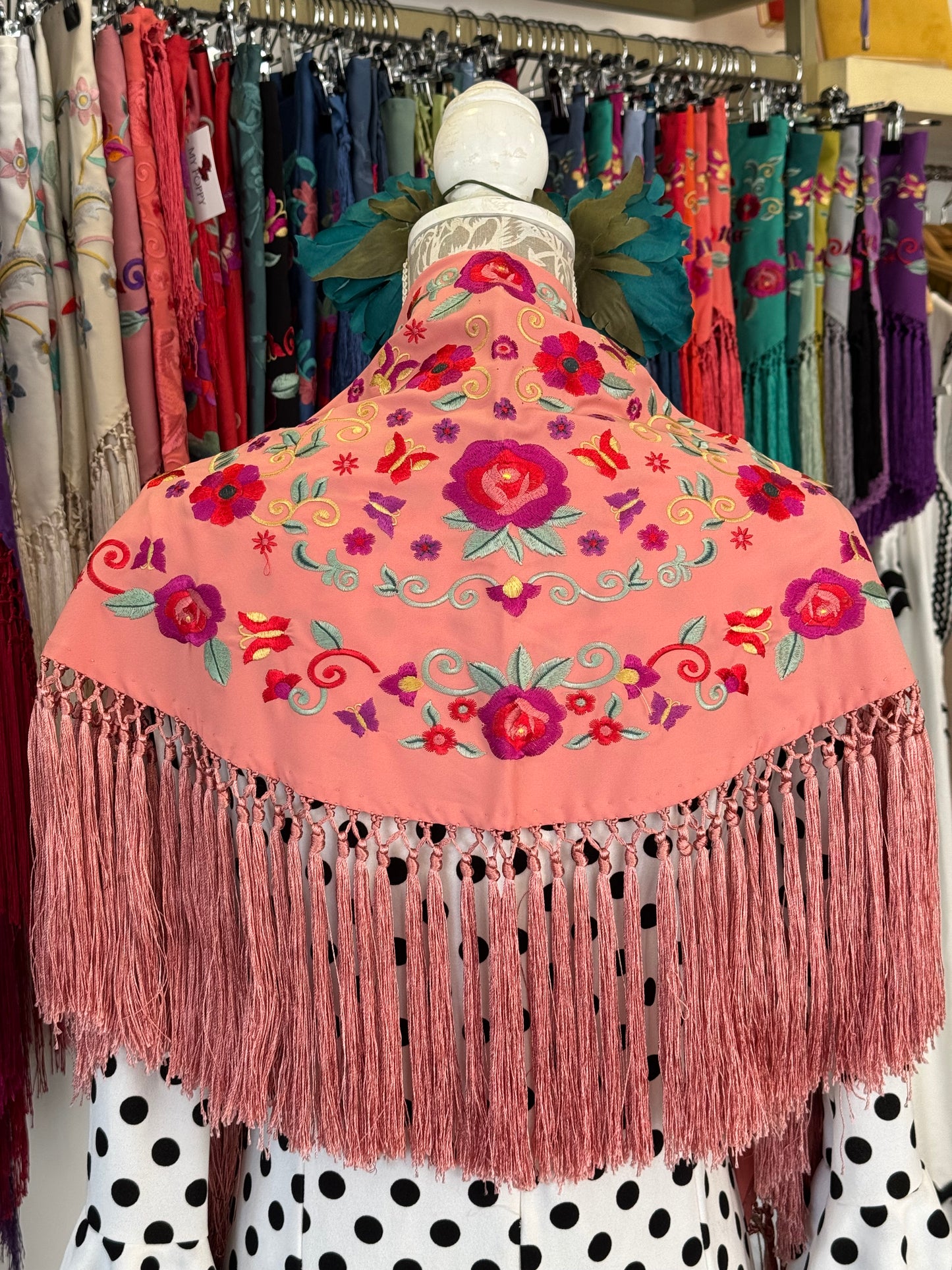 Mantón María mediano rosa maquillaje