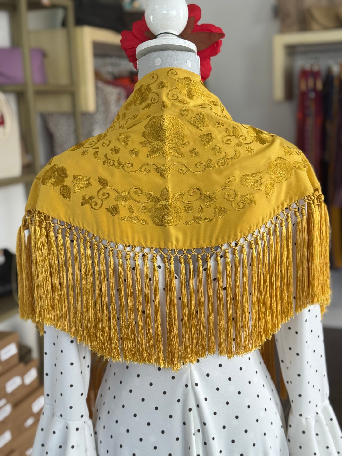 Mantón María al tono mostaza