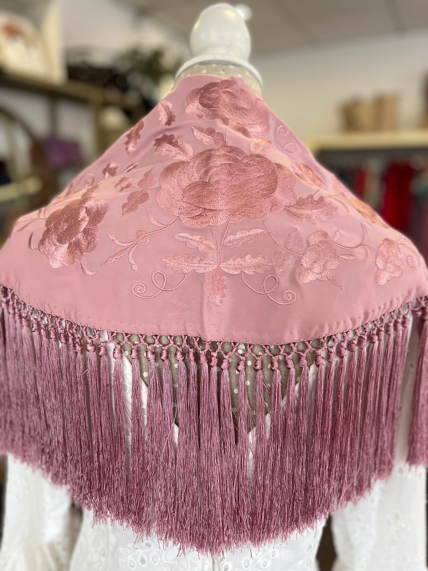 Mantón María al tono rosa bebé