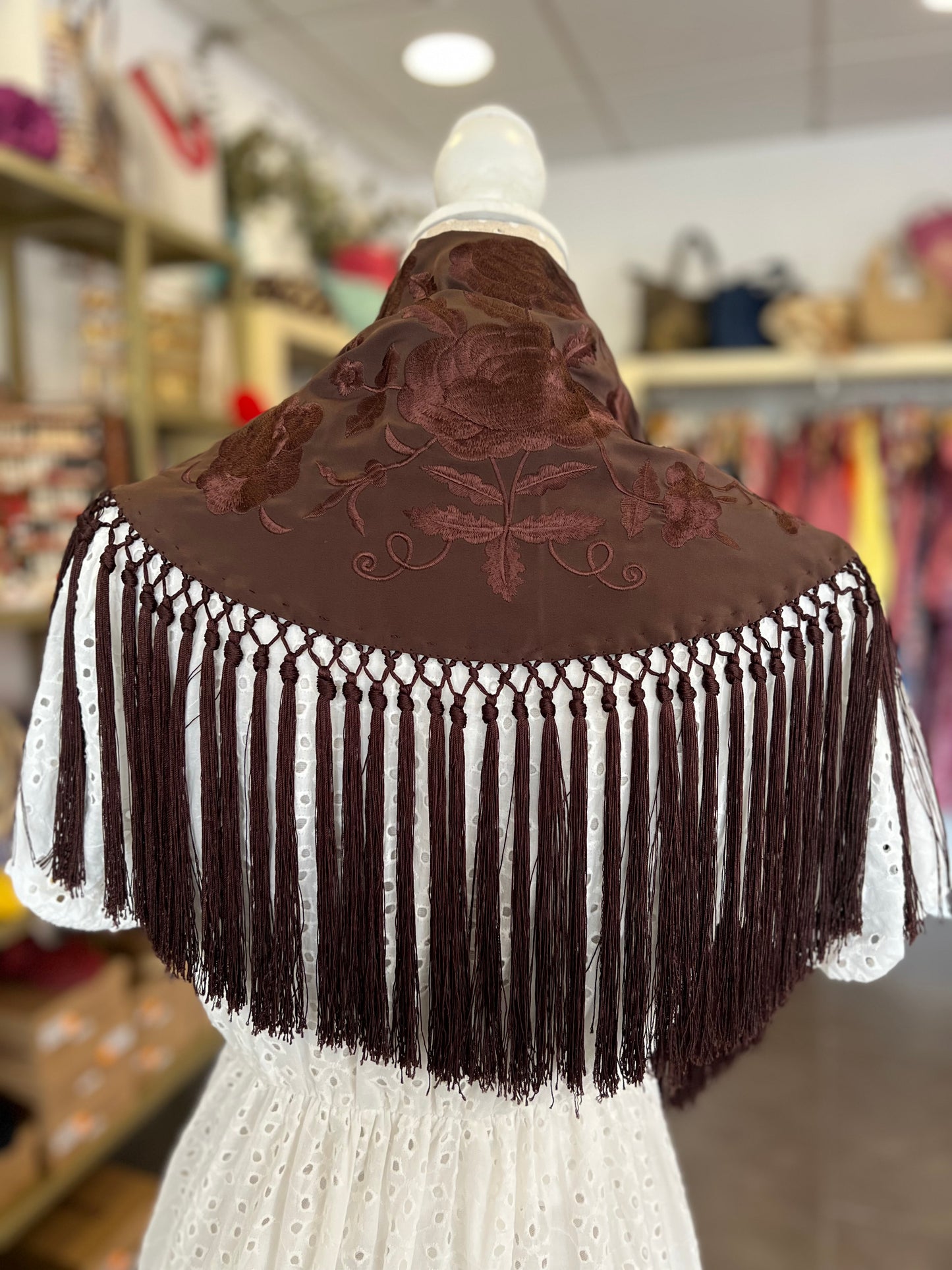 Mantón María al tono marrón