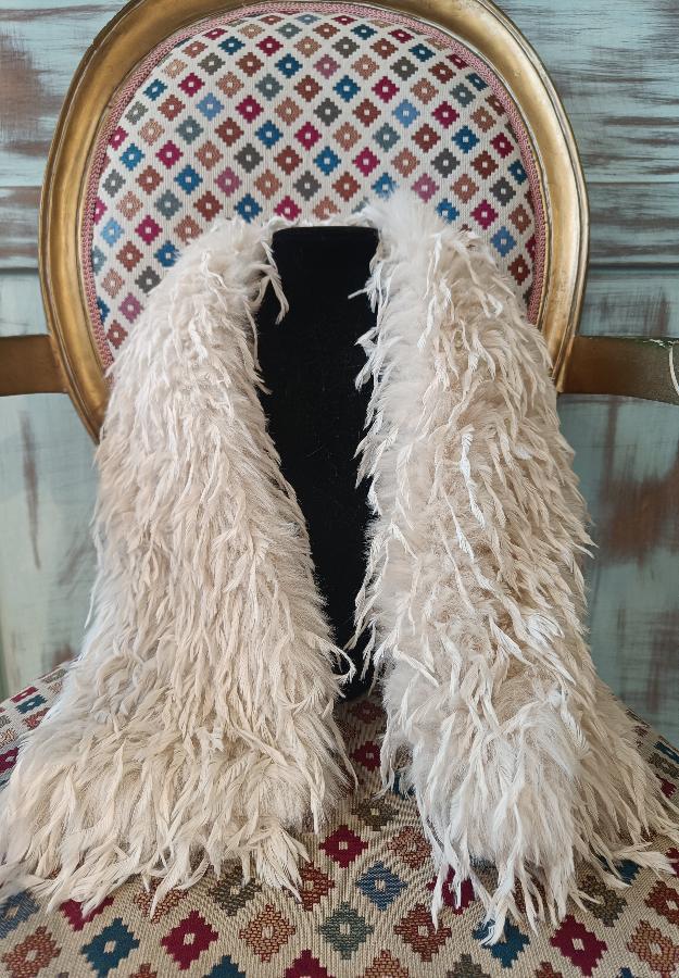 Cuello De Pelo Beige