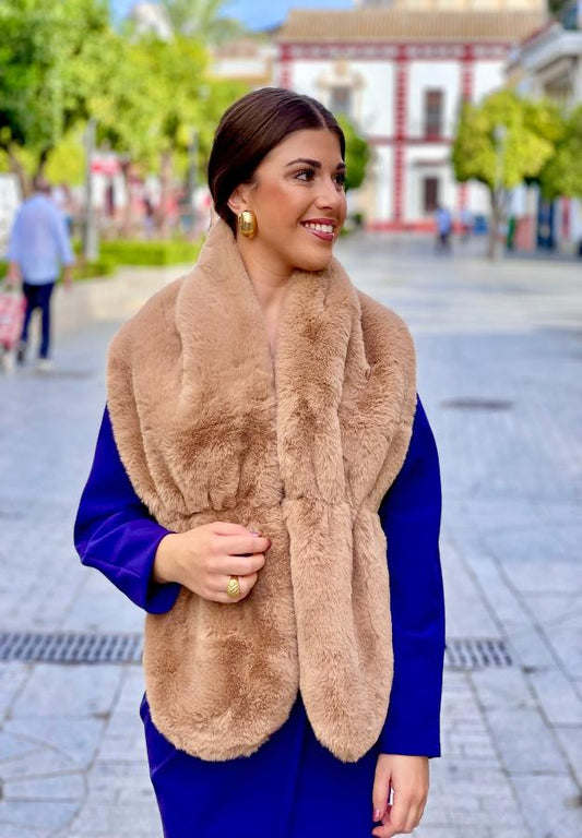 Estola Peluche Beige Suave y Elegante para Mujer