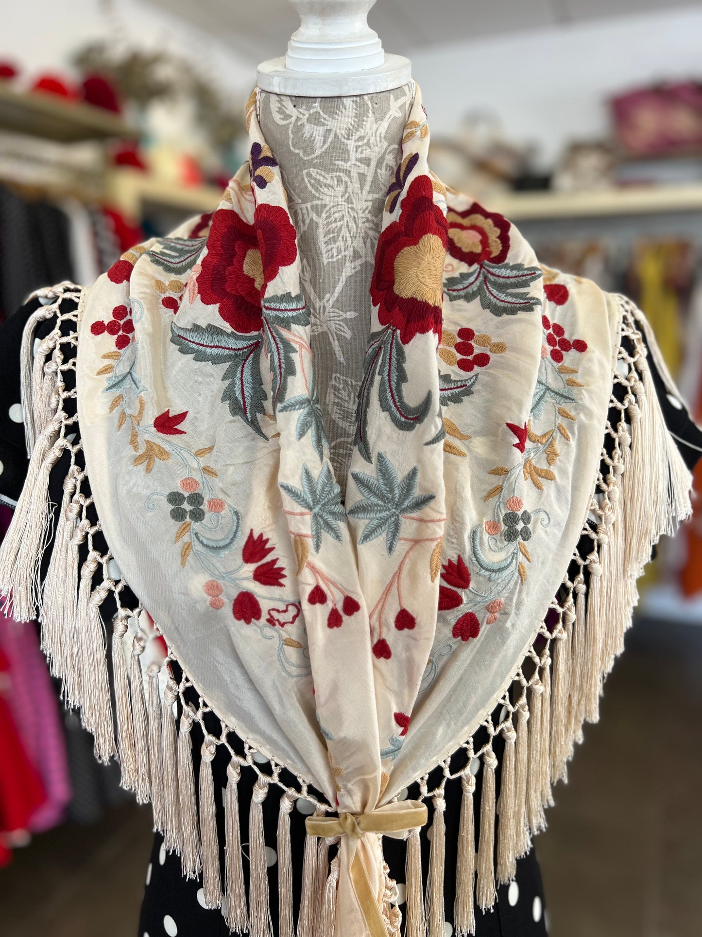 Mantón Cantillana Beige, Rojo y Gris