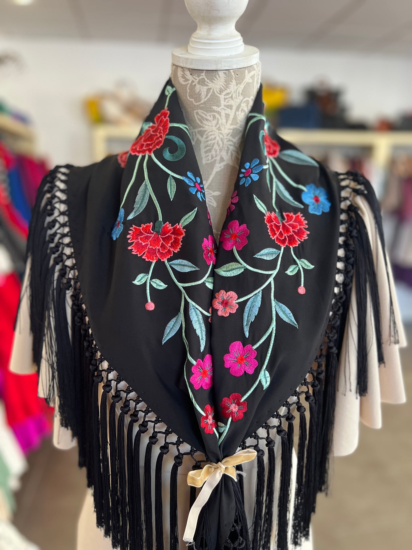 Mantón Clavel Negro