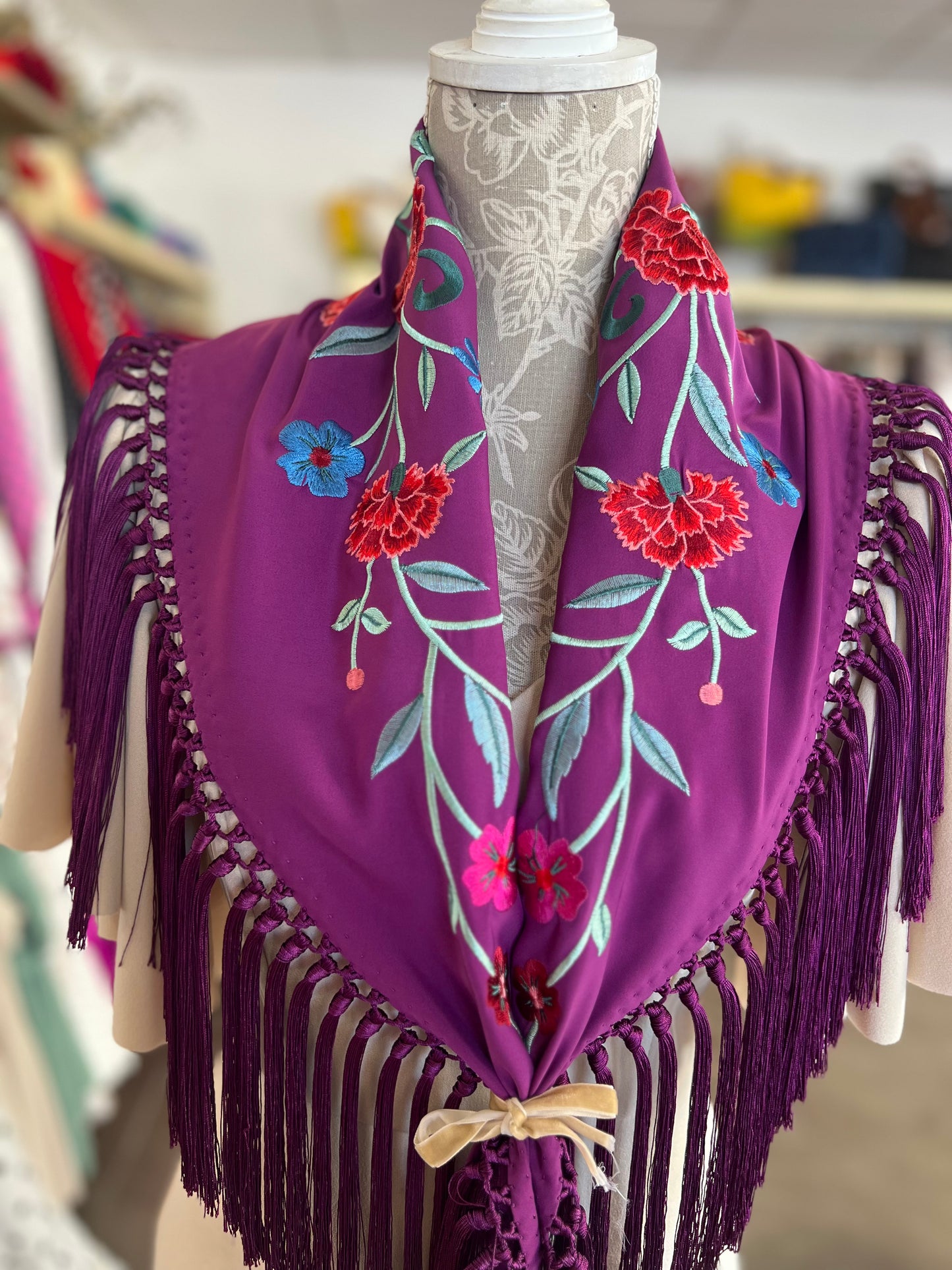 Mantón Clavel Berenjena