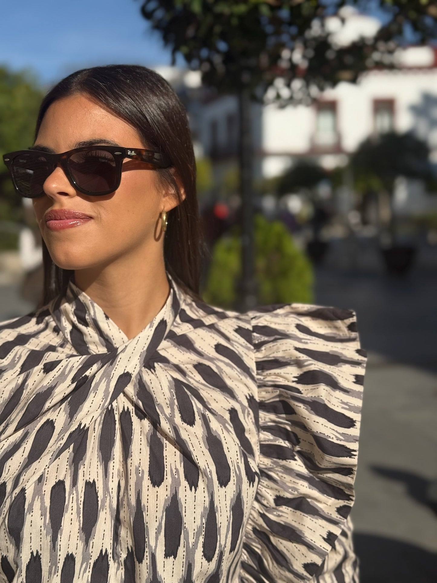 Blusa Victoria Beige y Negra