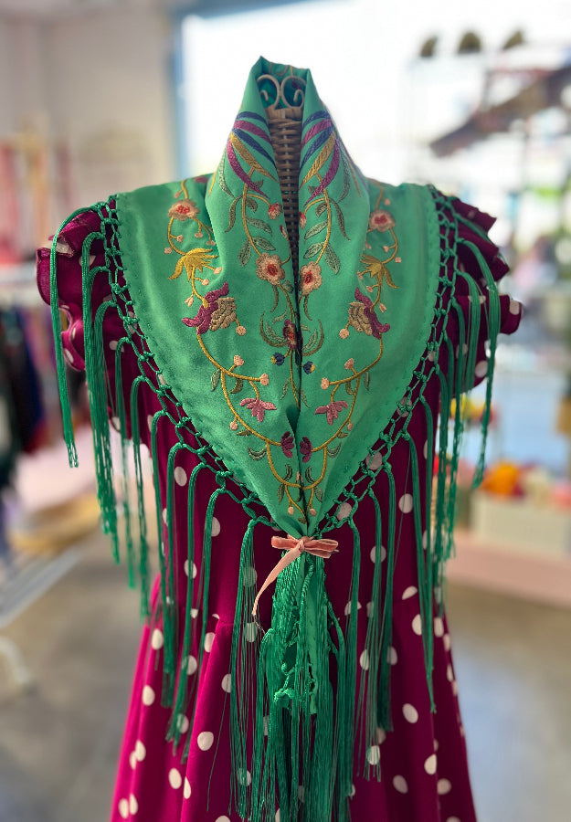 Mantón Niña Pájaro Fondo Verde Fluor