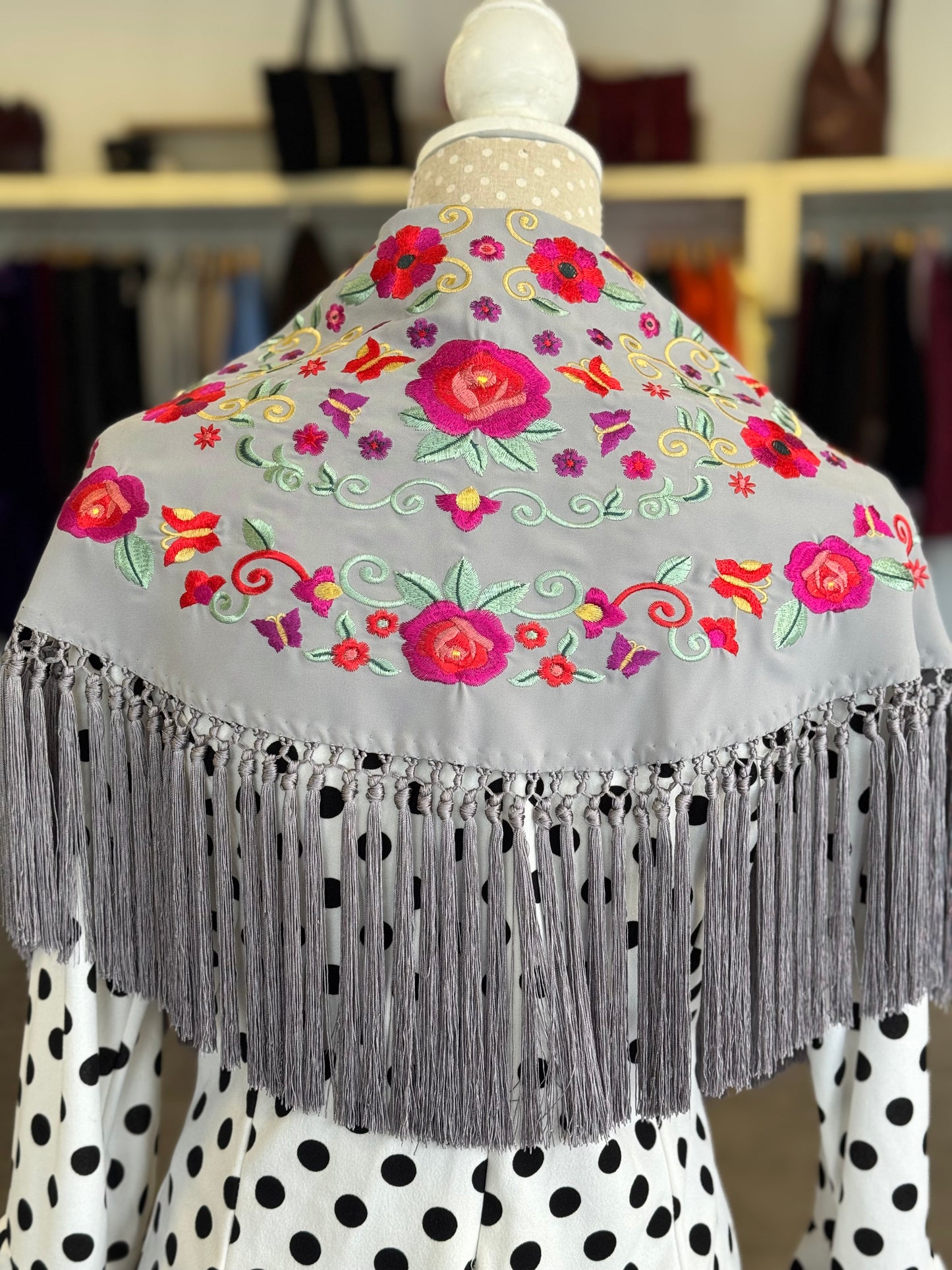 Mantón María mediano gris