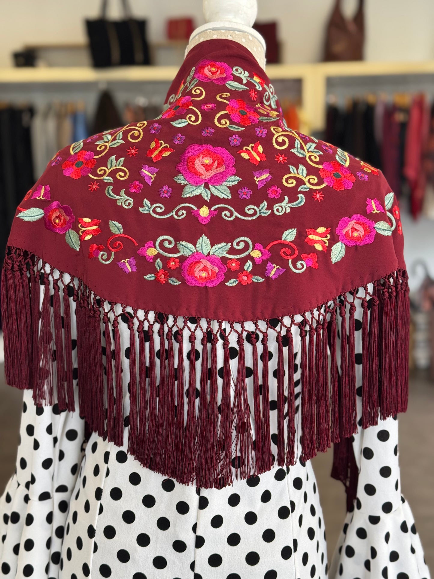 Mantón María mediano burdeos