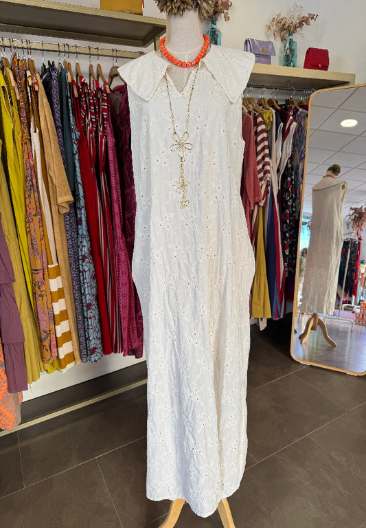 Vestido perforado beige