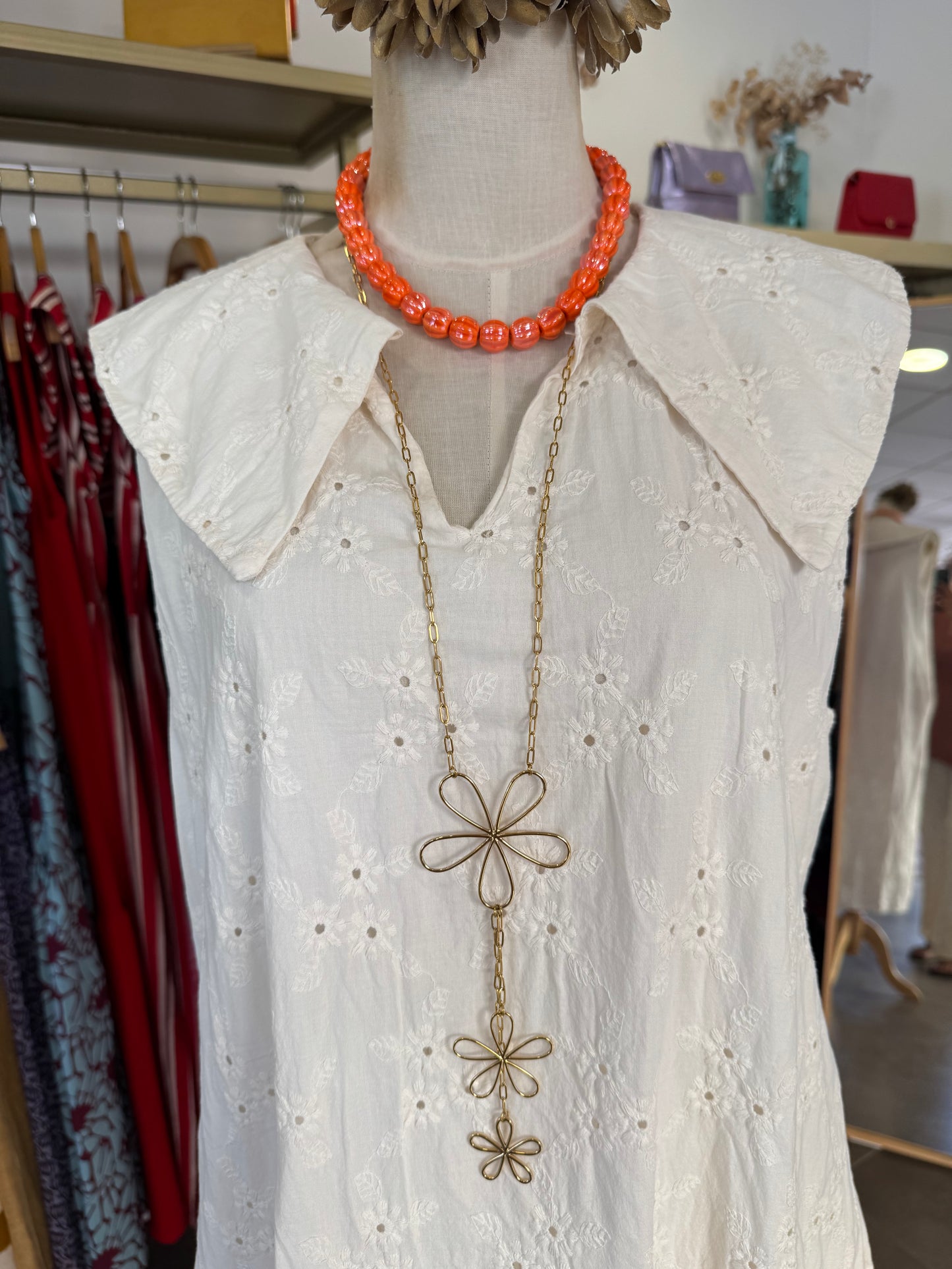 Vestido perforado beige