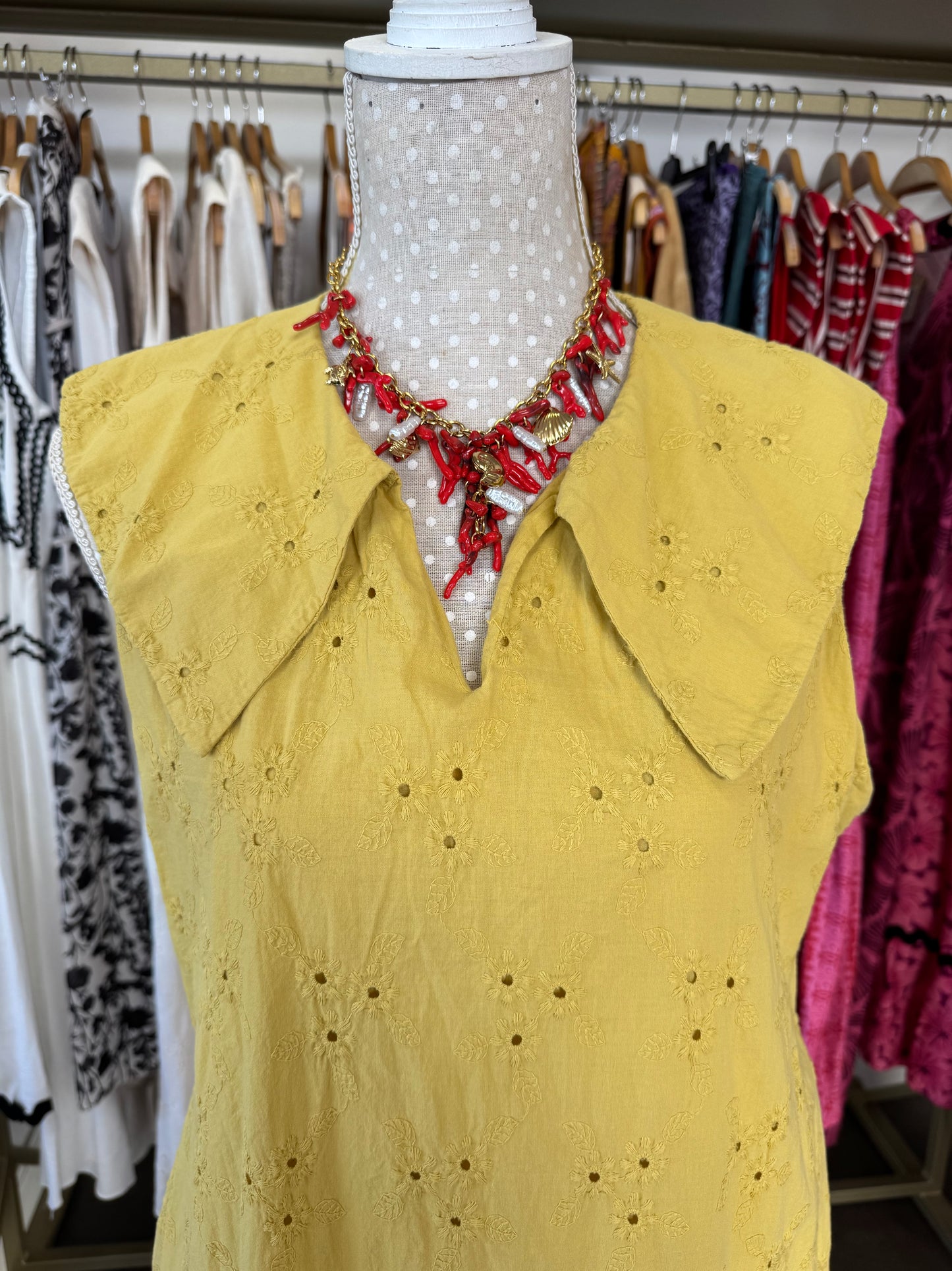 Vestido perforado amarillo