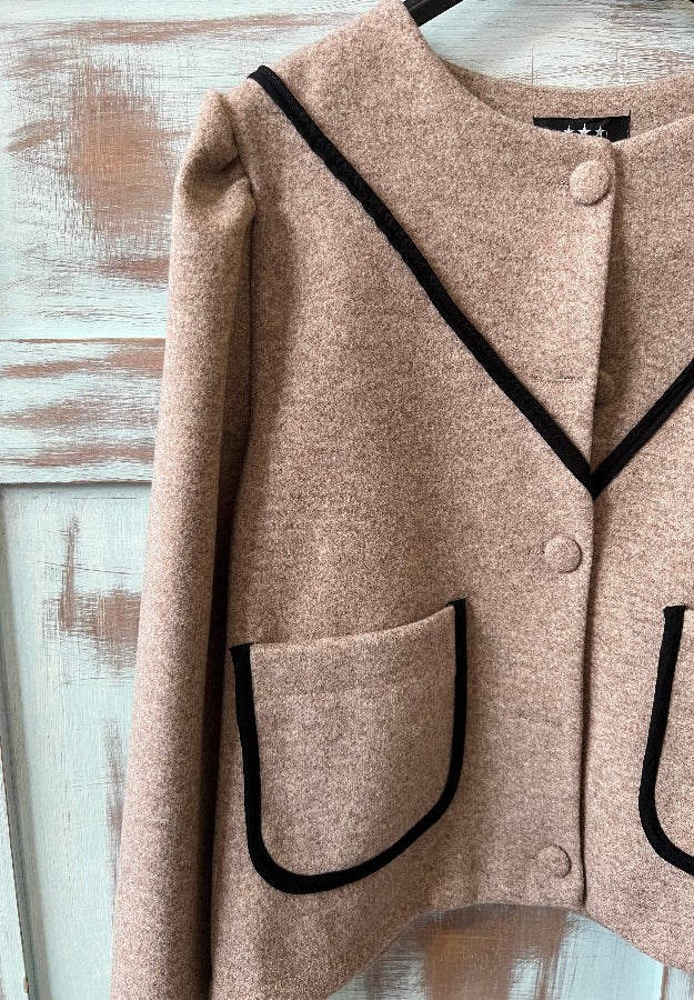 Chaqueta Beige Abotonada