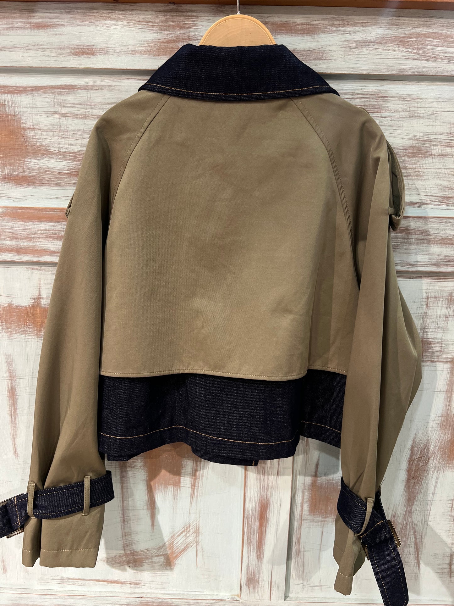 Chaqueta Trench Corta