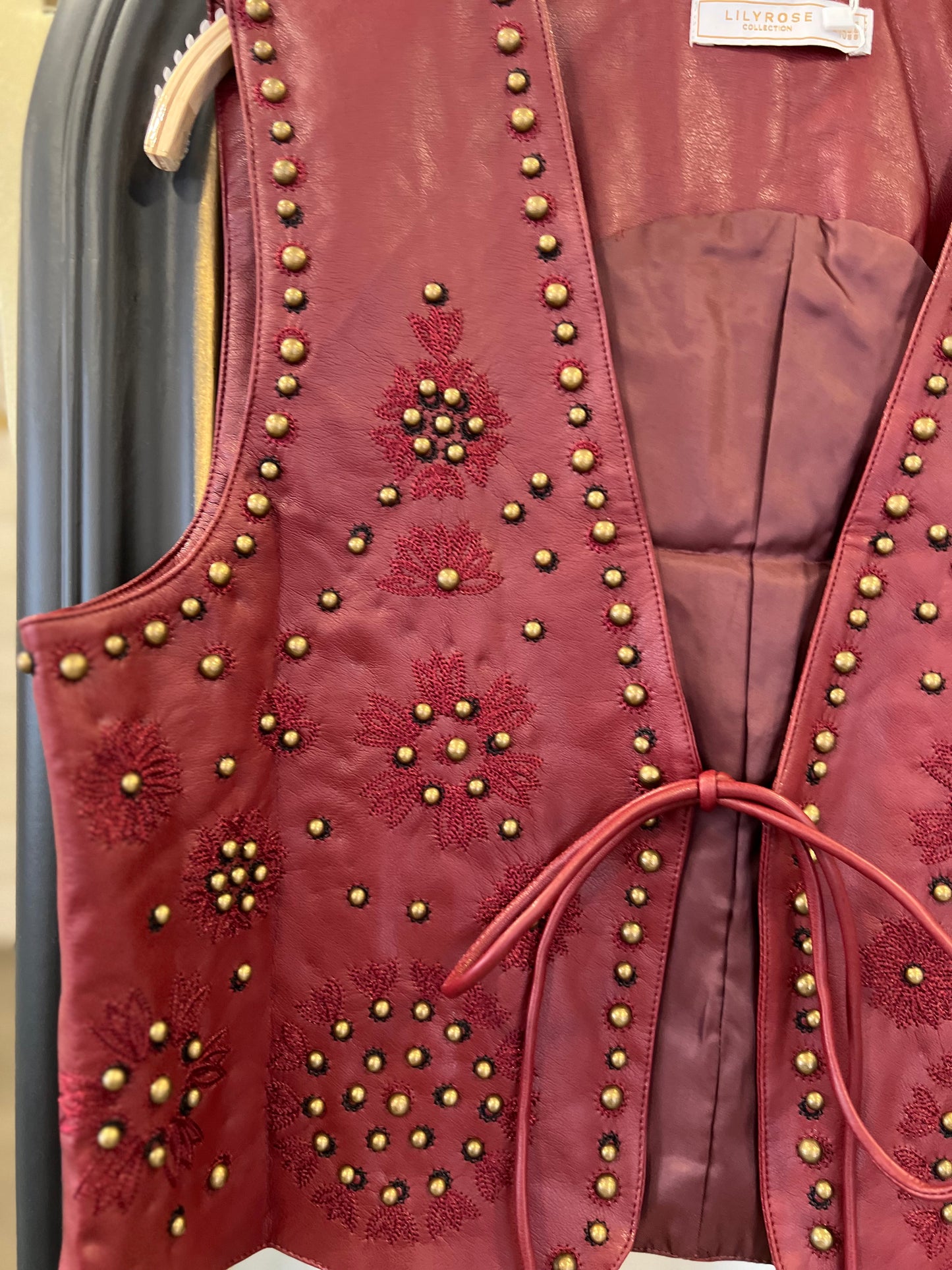 Chaleco Bordado Burdeos