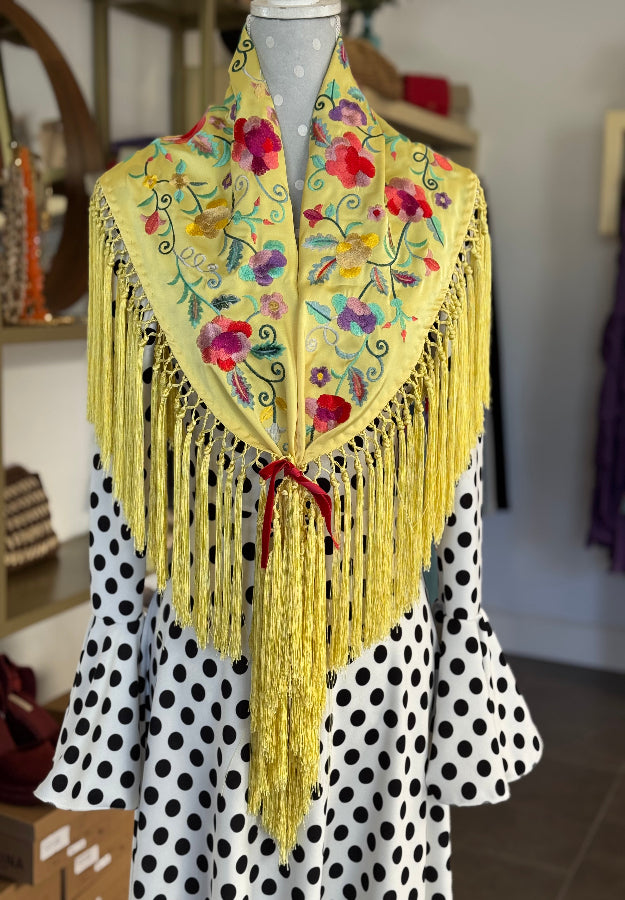 Mantón Carmen amarillo