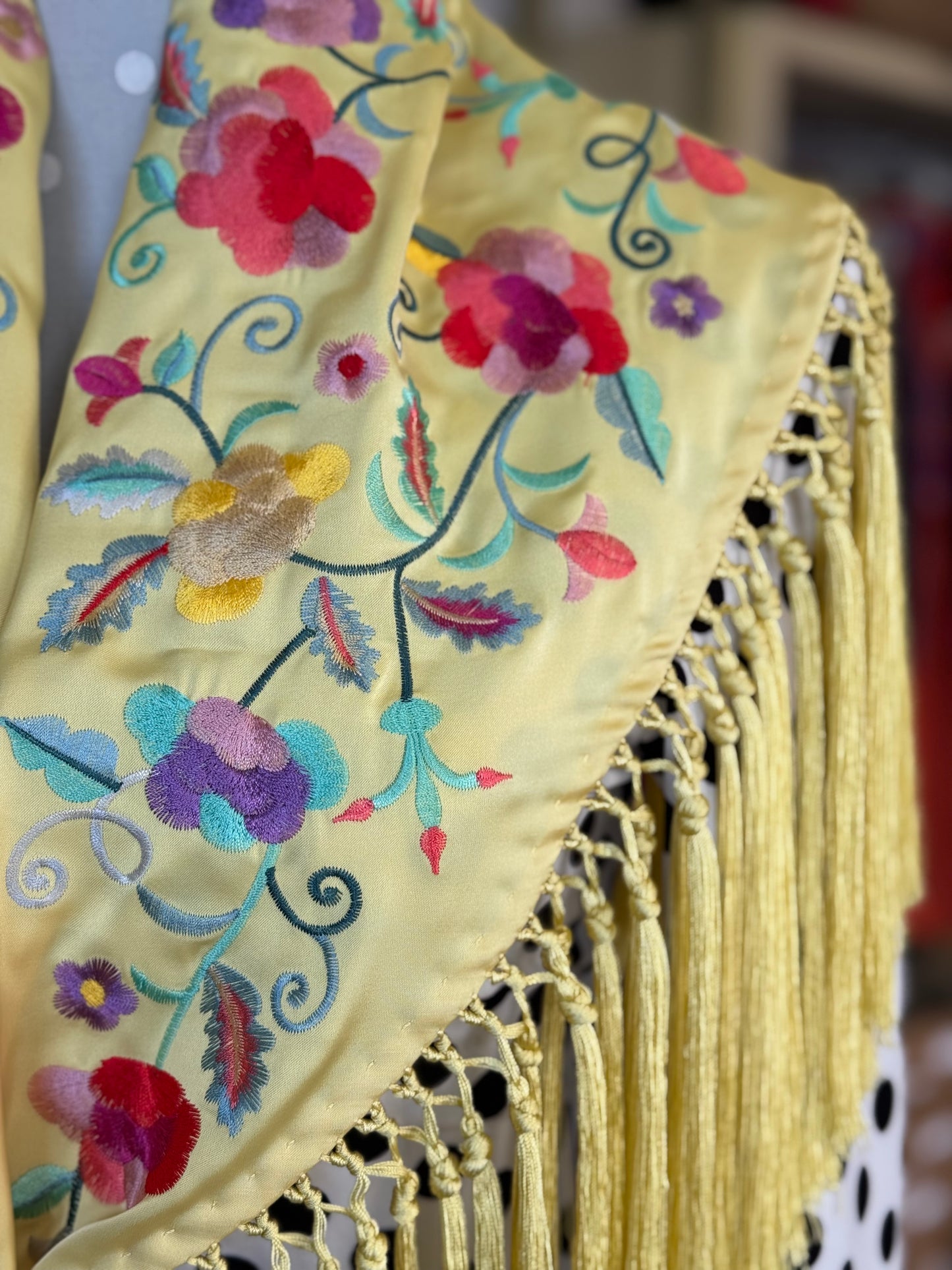 Mantón Carmen amarillo