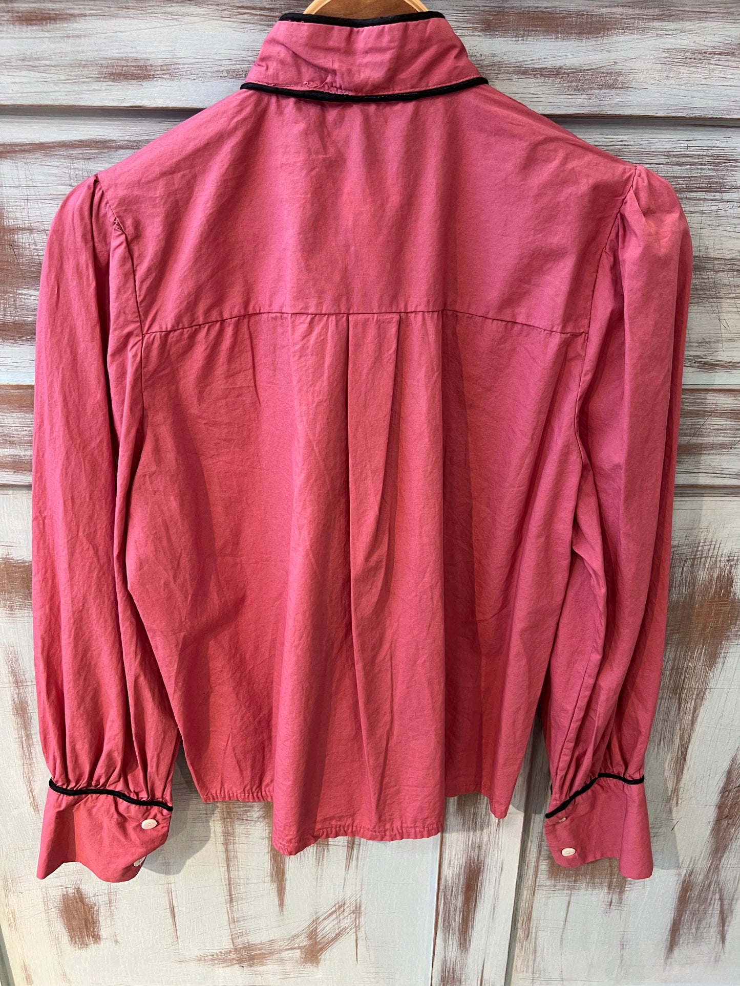 Camisa Rosa Filo Negro