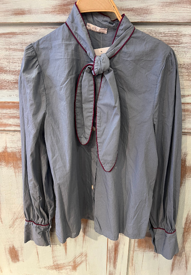 Camisa Celeste Filo Burdeos