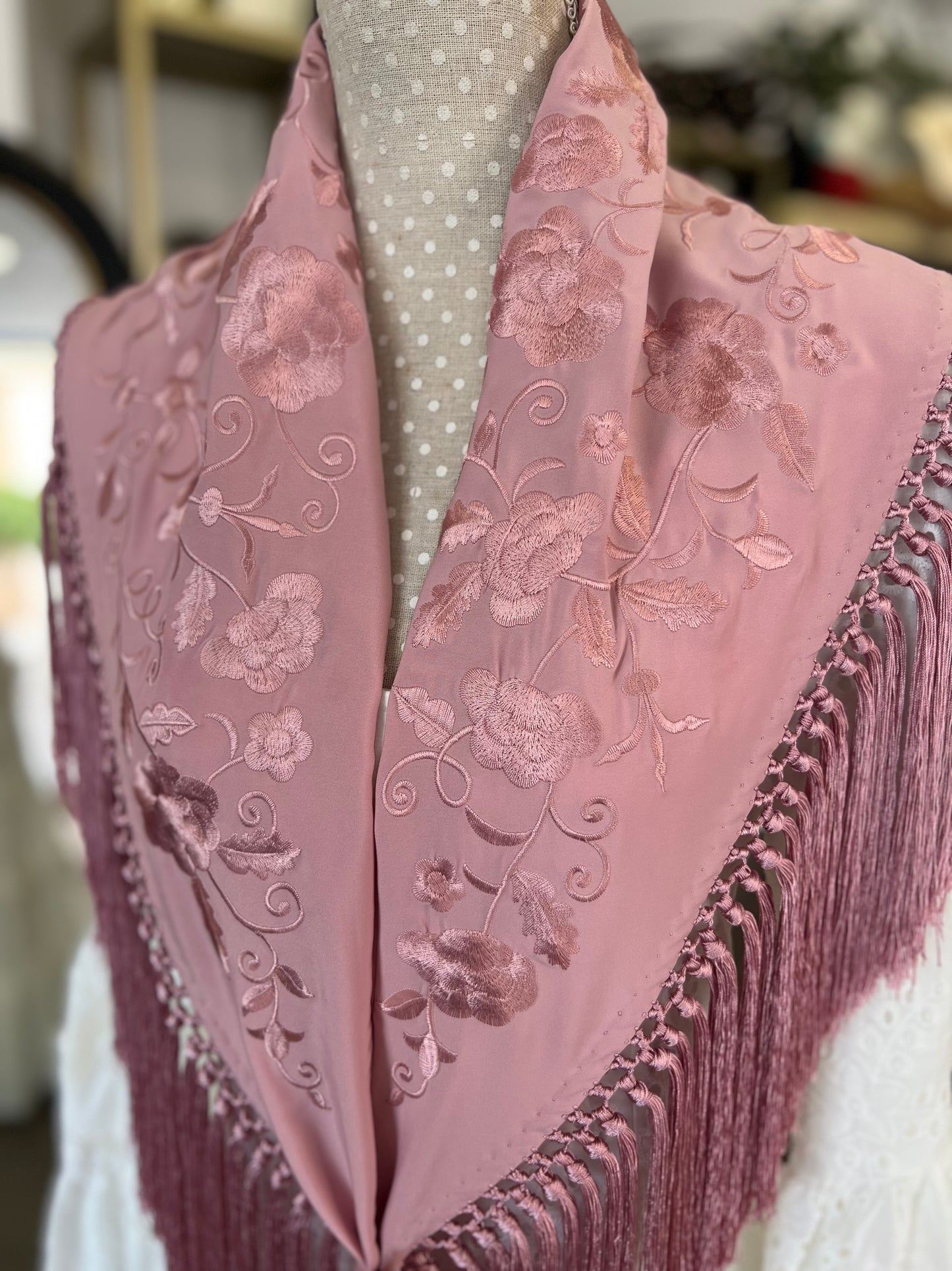 Mantón María al tono rosa bebé