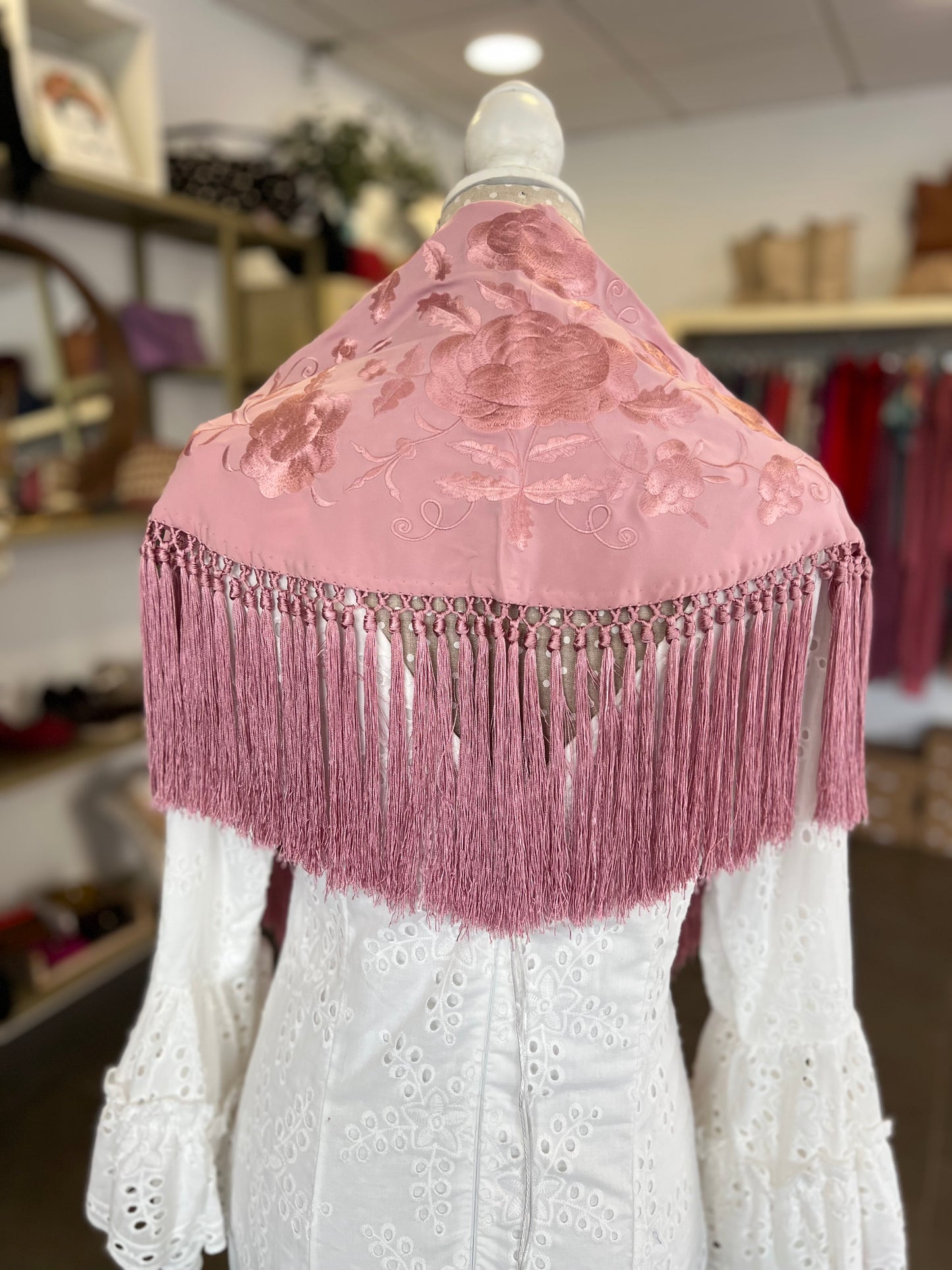 Mantón María al tono rosa bebé
