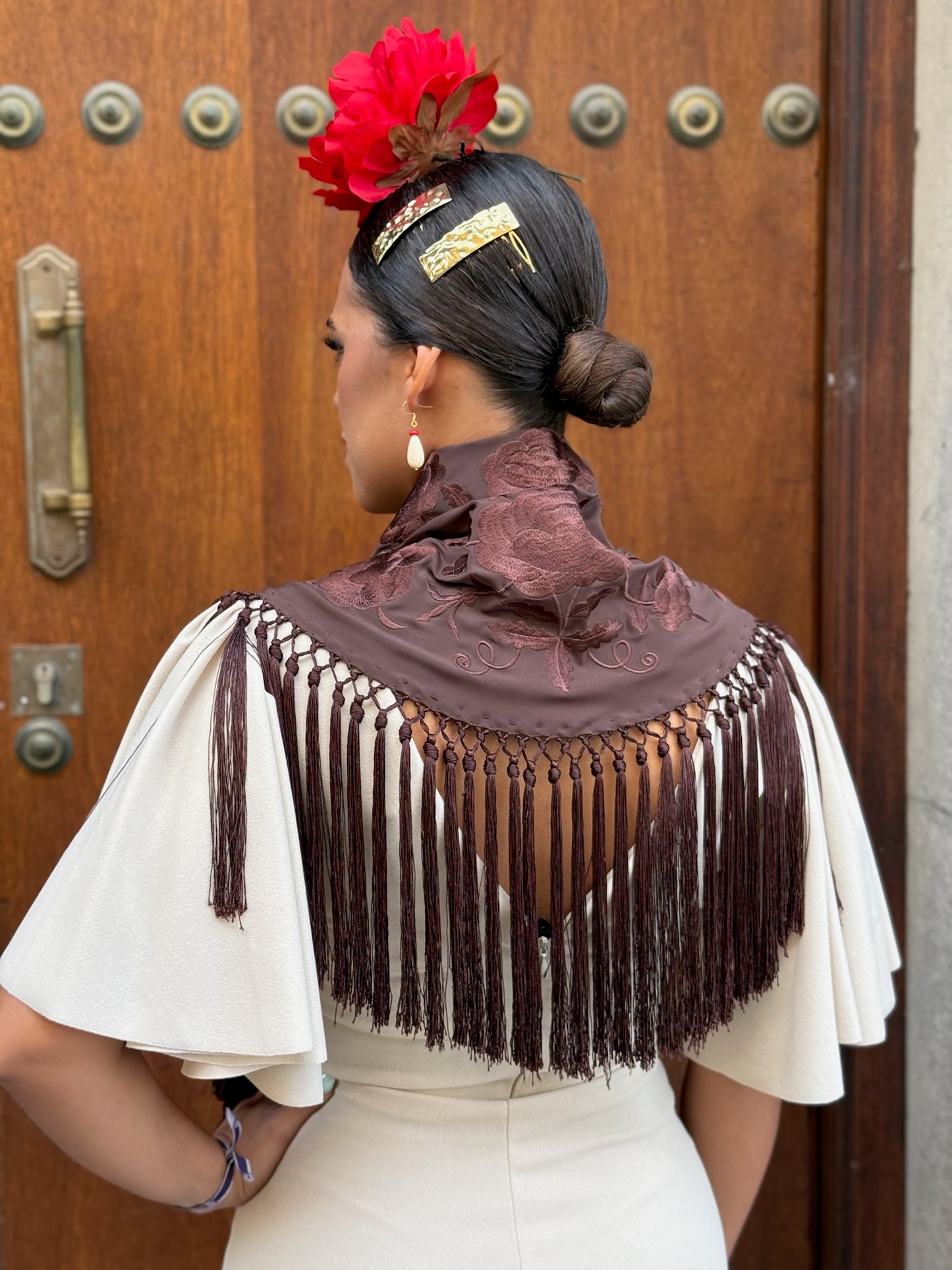 Mantón María al tono marrón