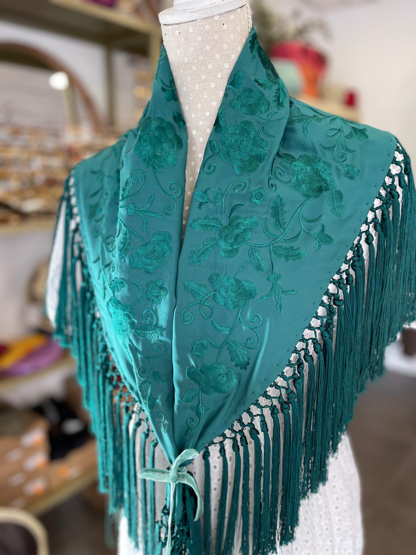 Mantón María al tono verde oscuro
