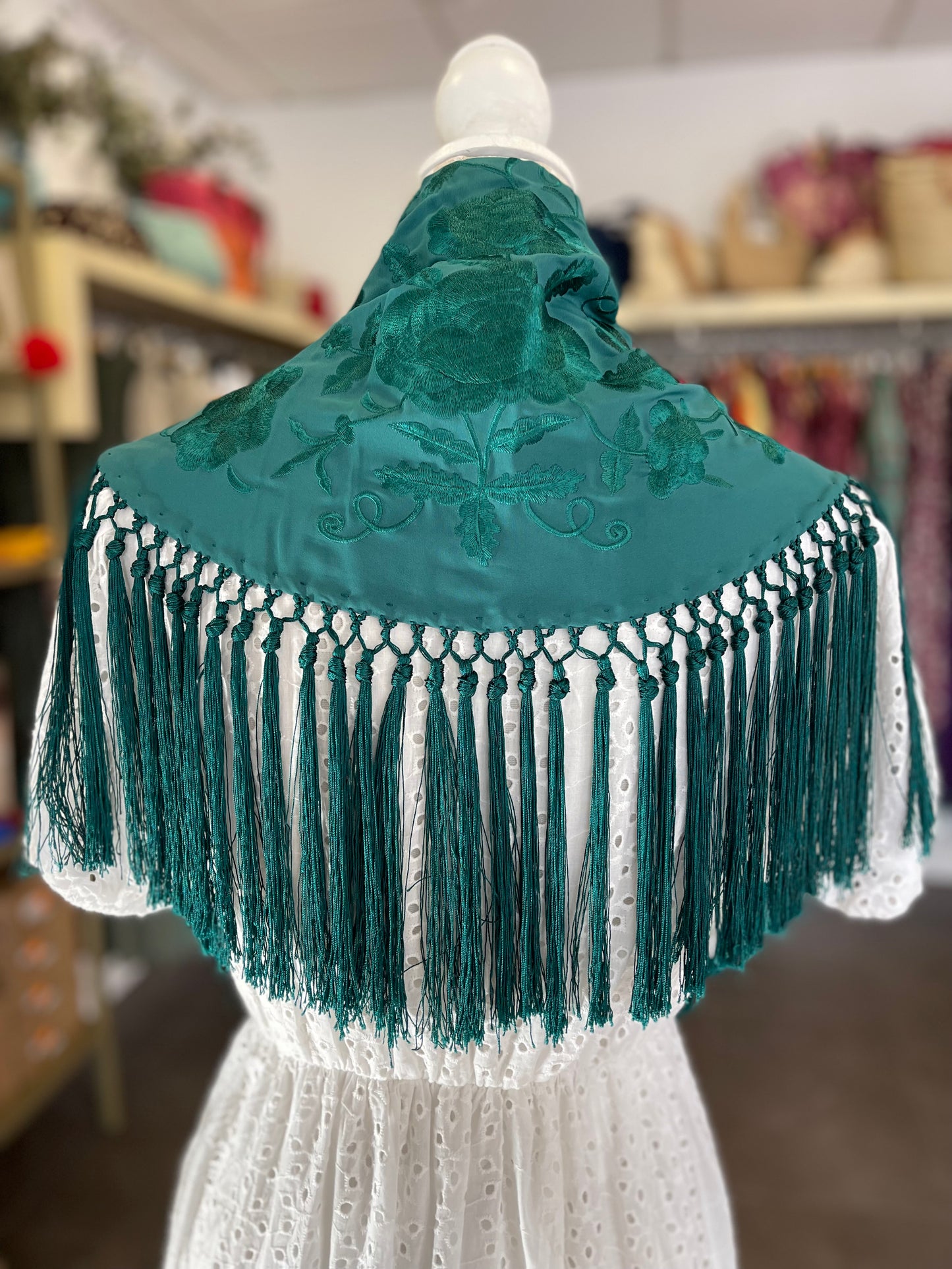 Mantón María al tono verde oscuro