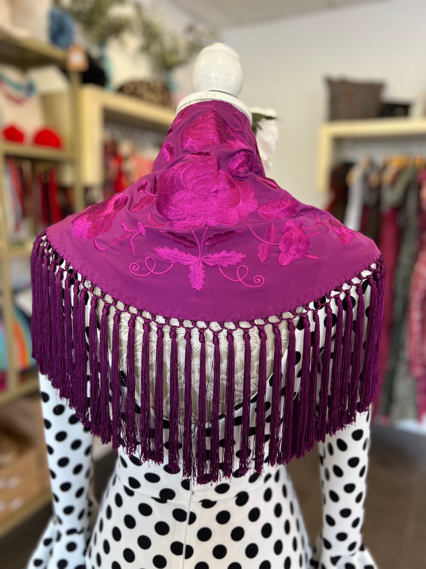 Mantón María Al Tono Berenjena