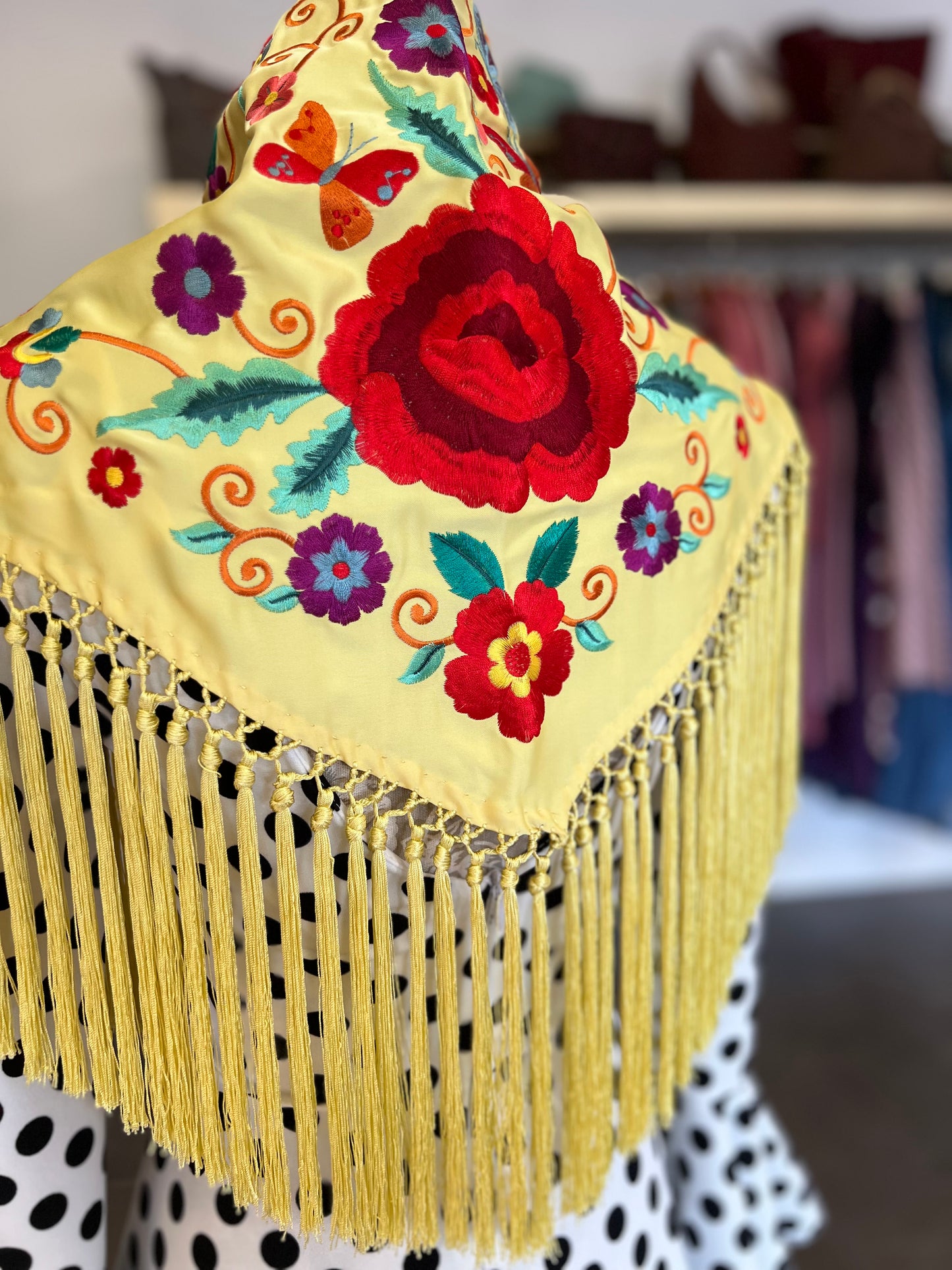 Mantón Celia Amarillo