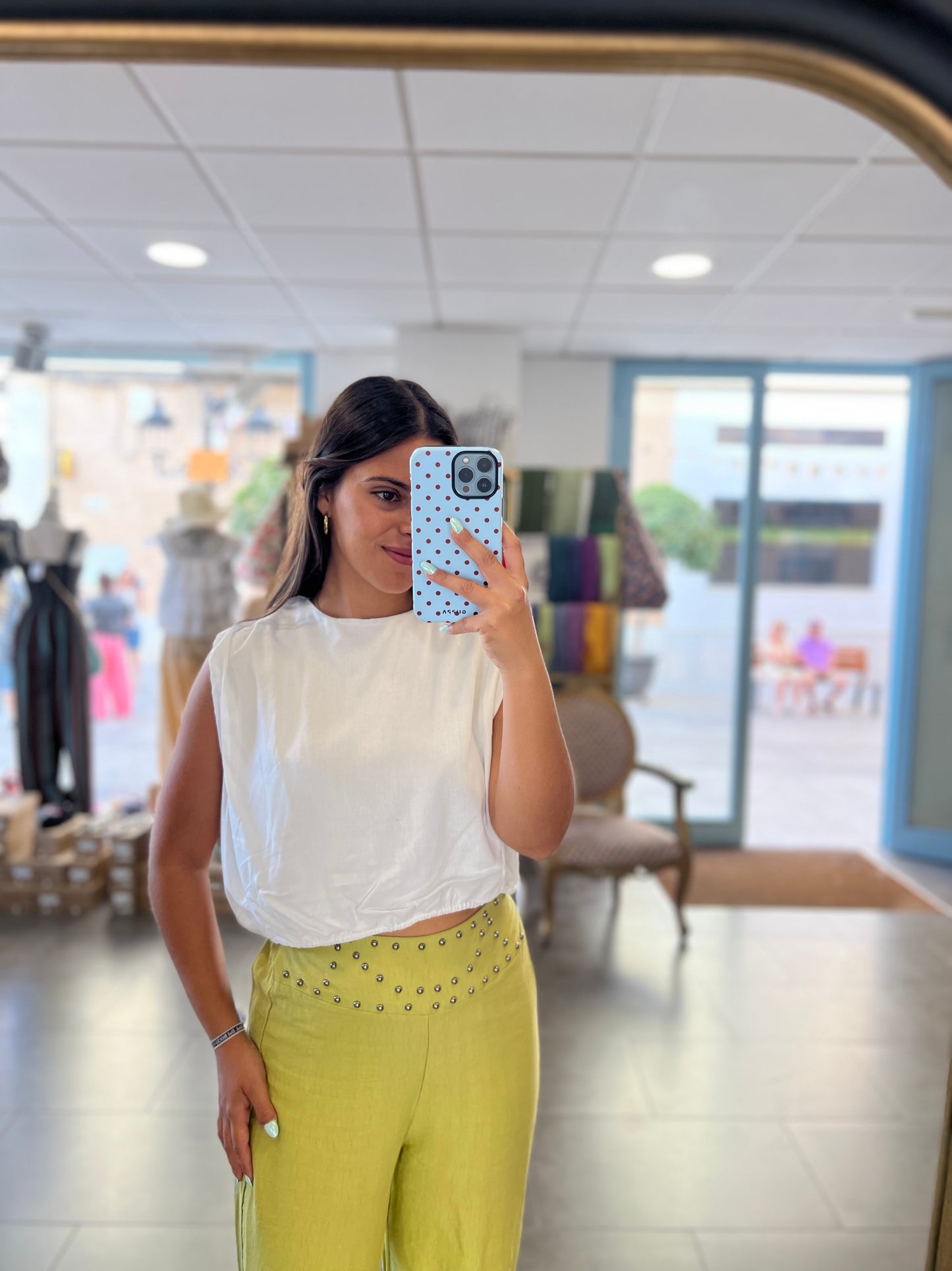 Pantalón tachas pistacho