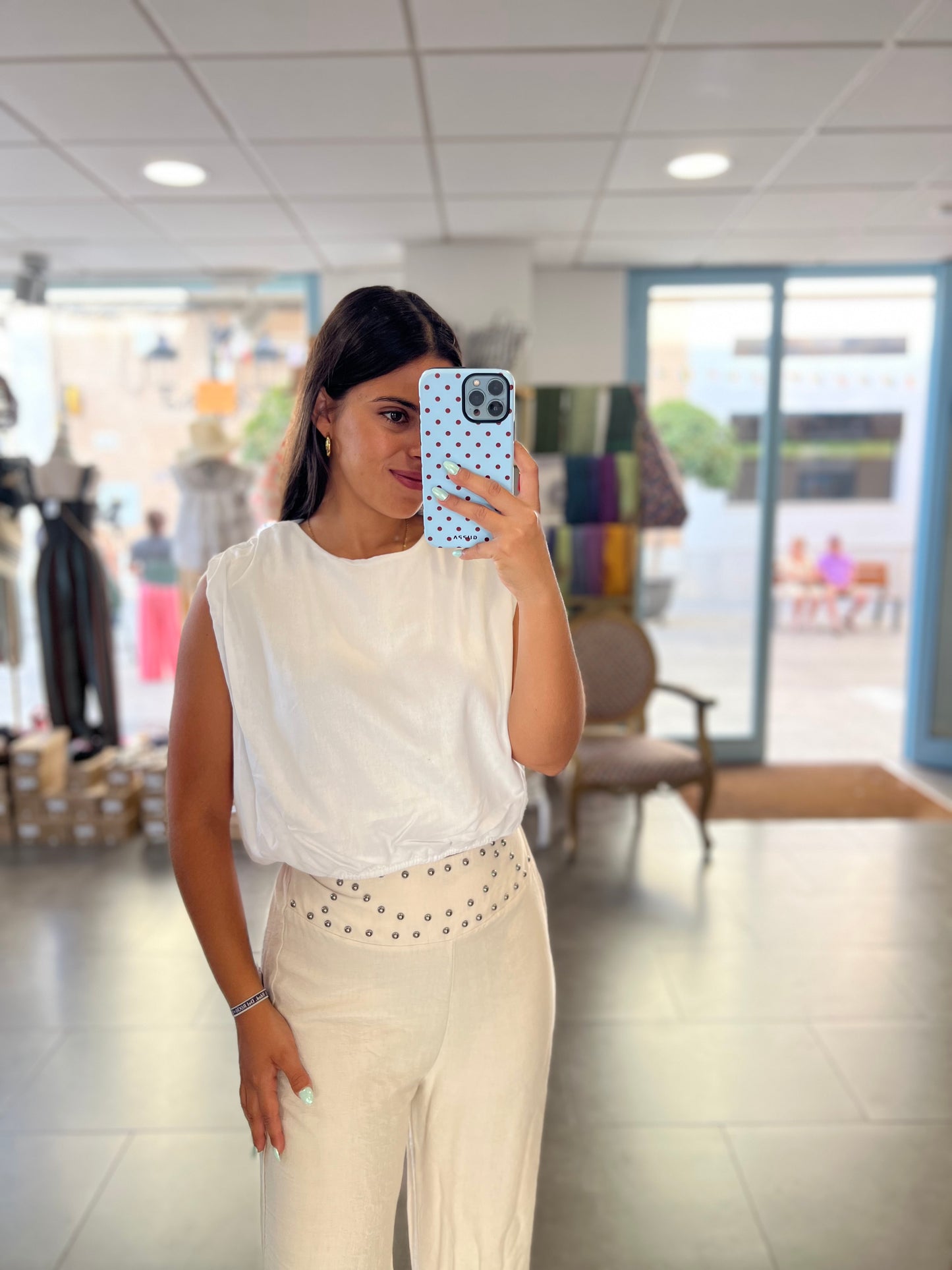 Pantalóm tachas beige