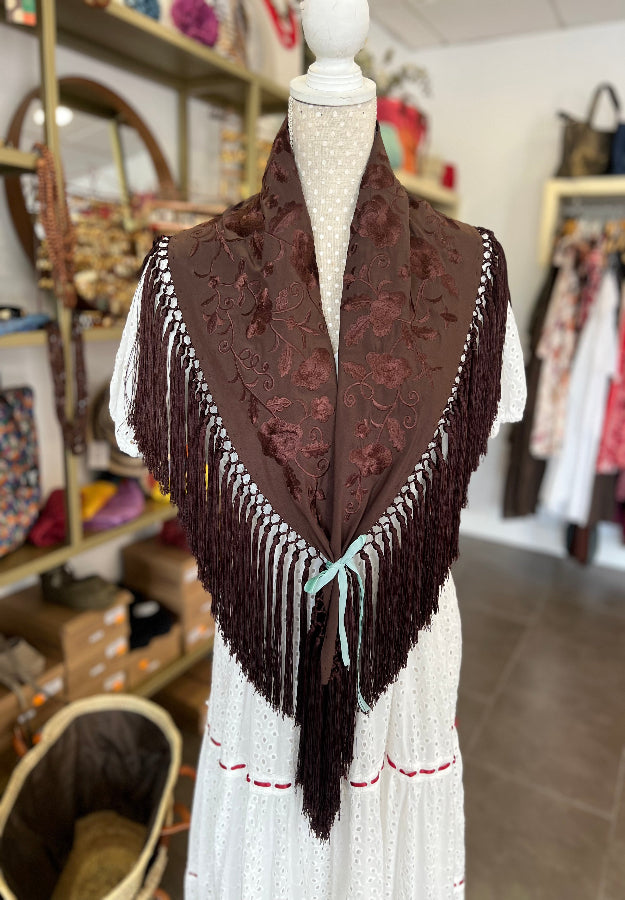 Mantón María al tono marrón