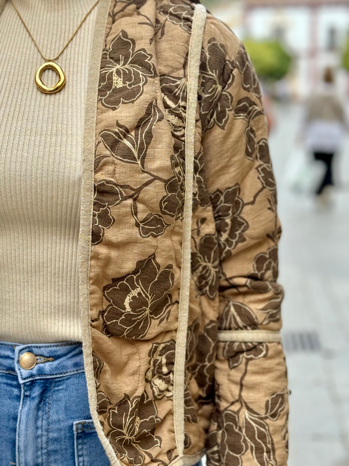 Chaqueta estampada beige