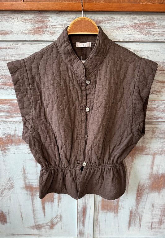 Chaleco acolchado liso marron chocolate