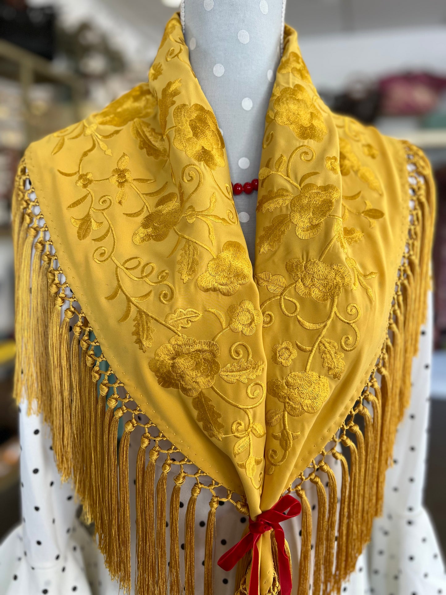 Mantón María Al tono Mostaza