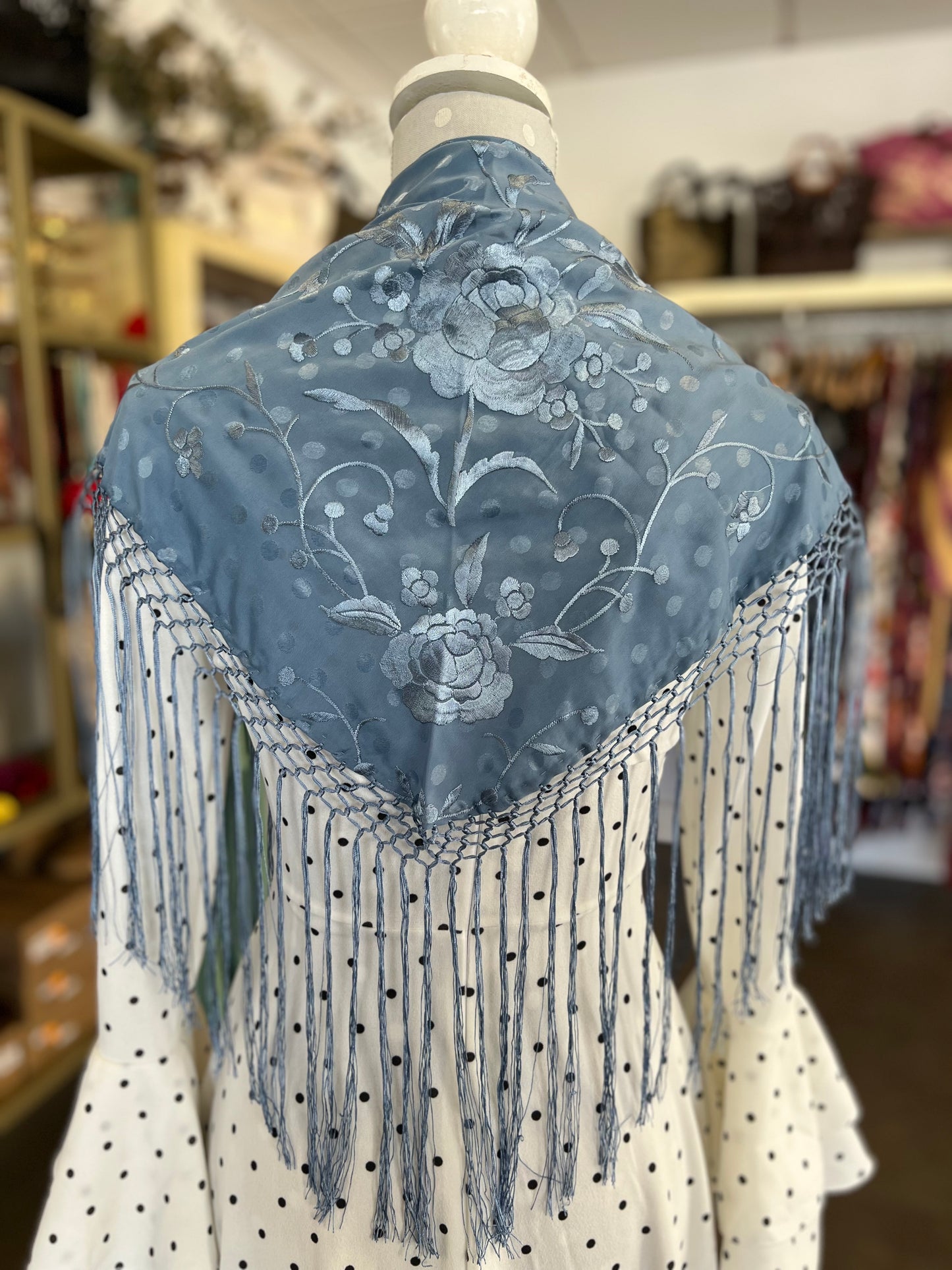 Mantón Bordado Celeste