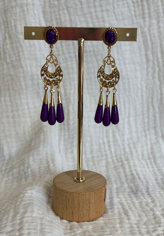 Pendiente triple lágrima morado