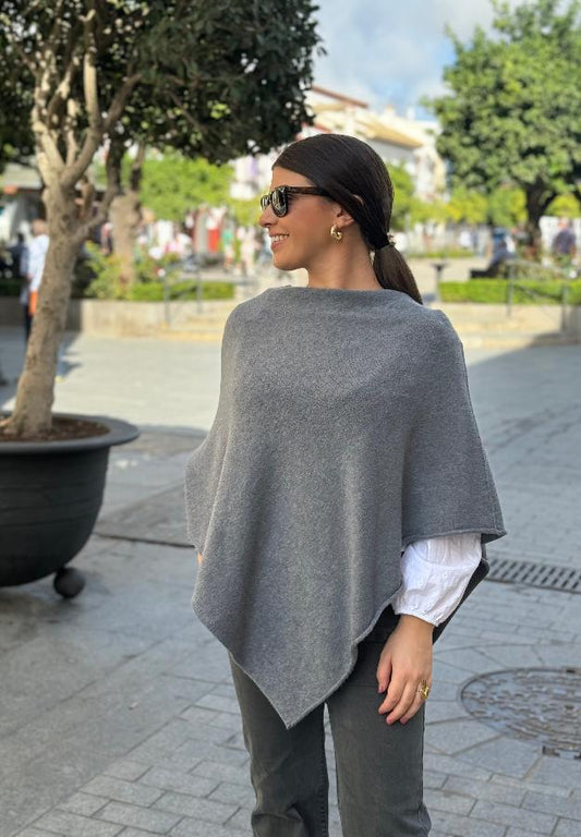 Poncho gris