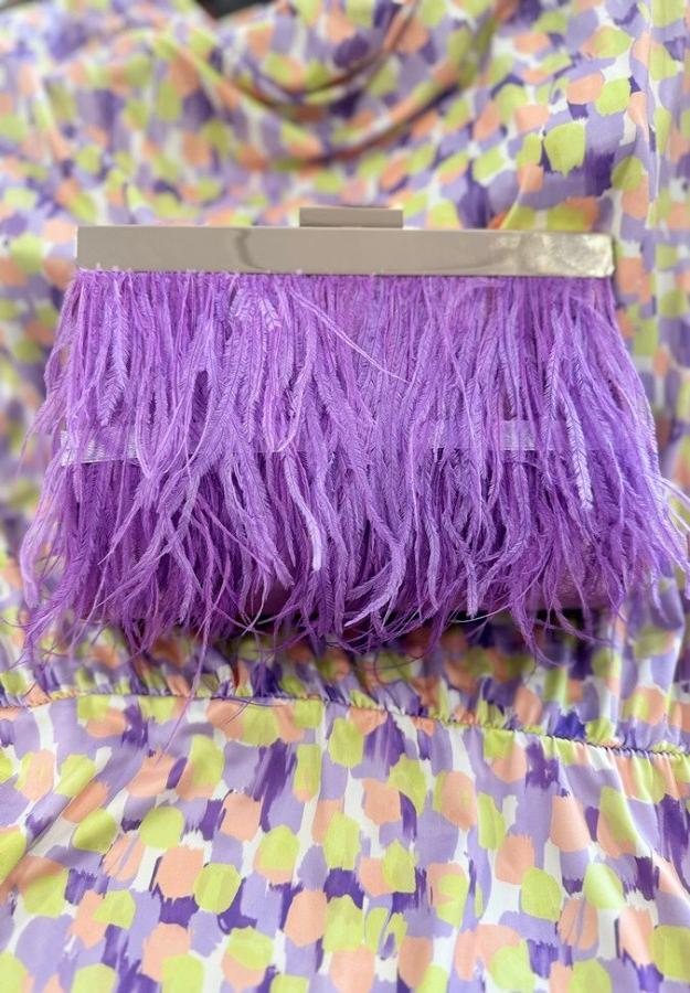 Cartera plumas malva